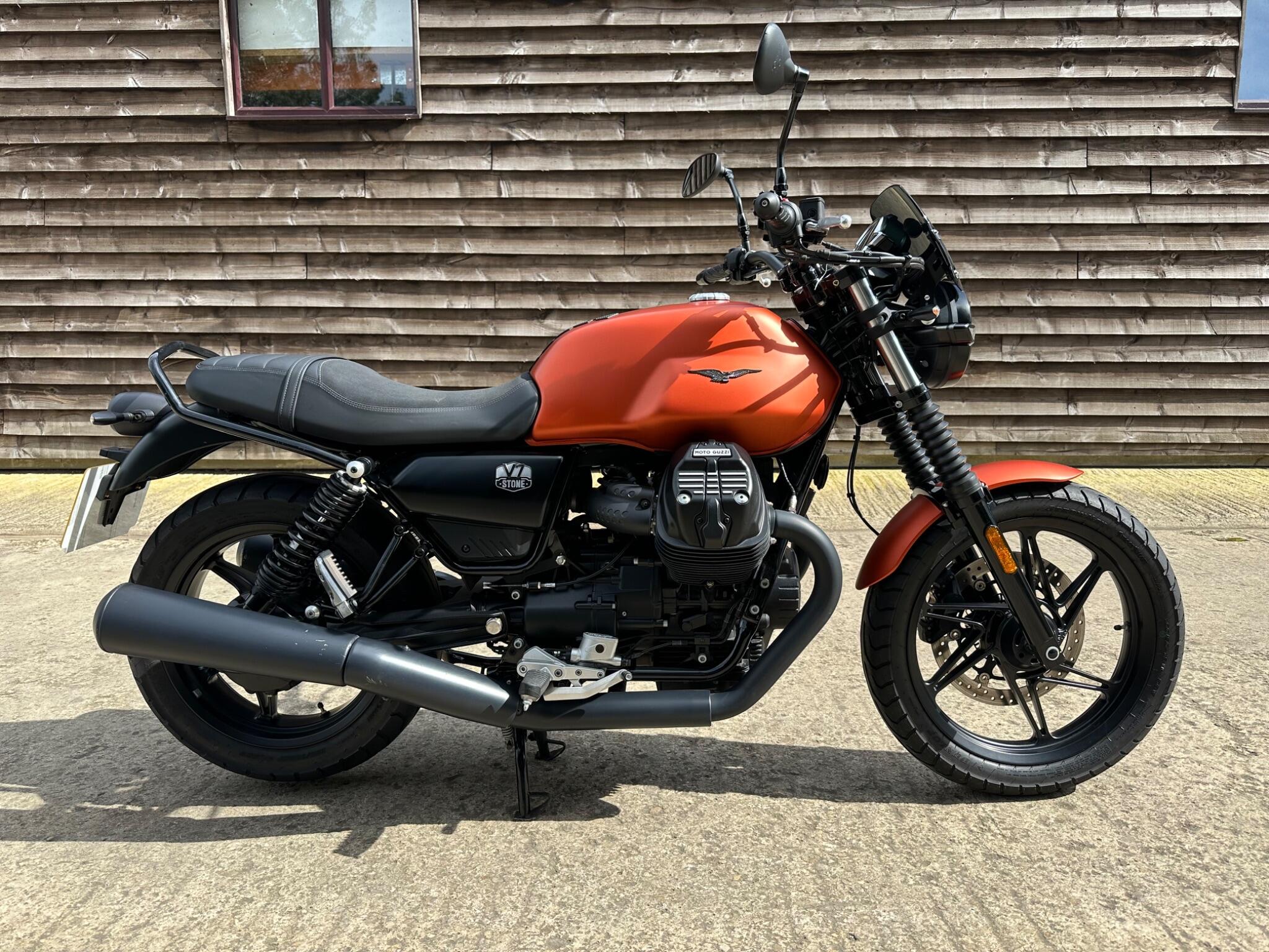 2022 Moto Guzzi V7